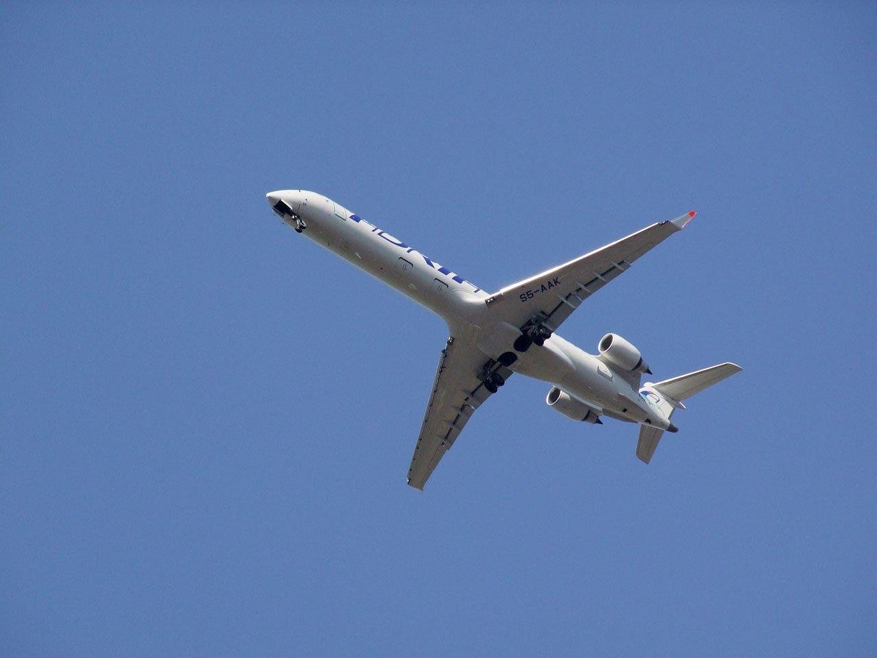 全球航空業(yè)面臨疫情挑戰(zhàn)，應對策略與最新動態(tài)